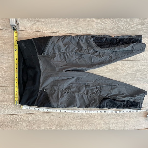 The North Face Flashdry gray and black runner jogger pants, women’s sz Small - Picture 6 of 6